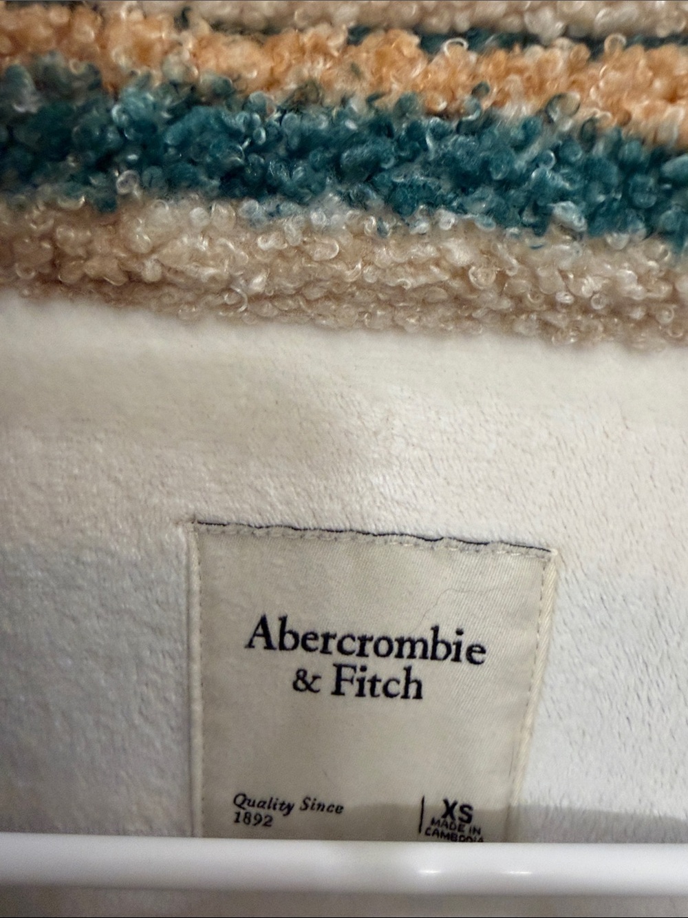 Abercrombie & Firch Plaid Shacket Jacket in Green and Cream - Picture 3 of 6